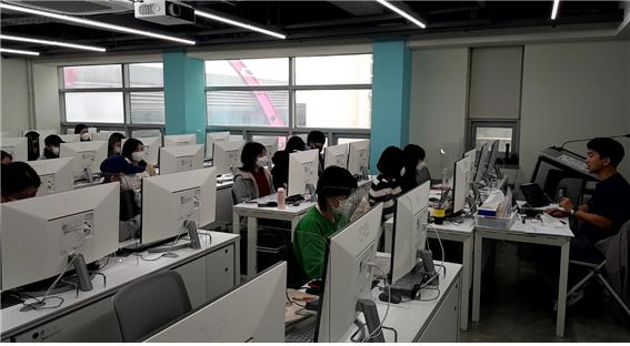 글로벌 클라우드 솔루션 선도 기업인 AWS 교육 진행