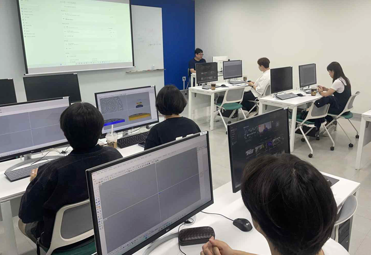 LINC 3.0 패션오너먼트 프로토타입 구현을 위한 3D 모델링 산업체 재직자 교육과정 진행